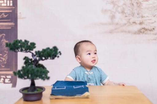 保山怀孕肚子中间凹两边凸