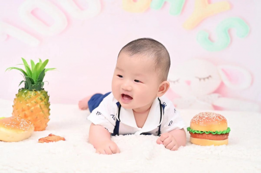 保山宝宝在妈妈肚子里